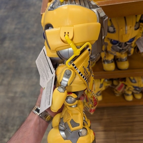 Authentic Bumblebee Popcorn Bucket Eyes Light Up Action Figure Universal Studios - Picture 4 of 6